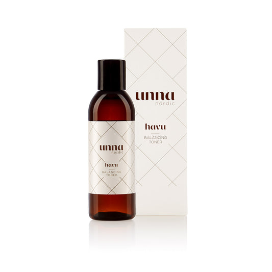 Unna Nordic Havu Balancing Toner hoitovesi ruskeassa, mustakorkkisessa pullossa.